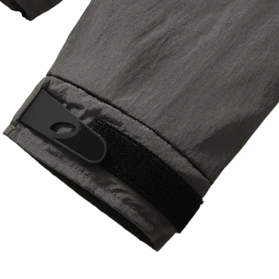 Color block windbreaker with rubberized zippers