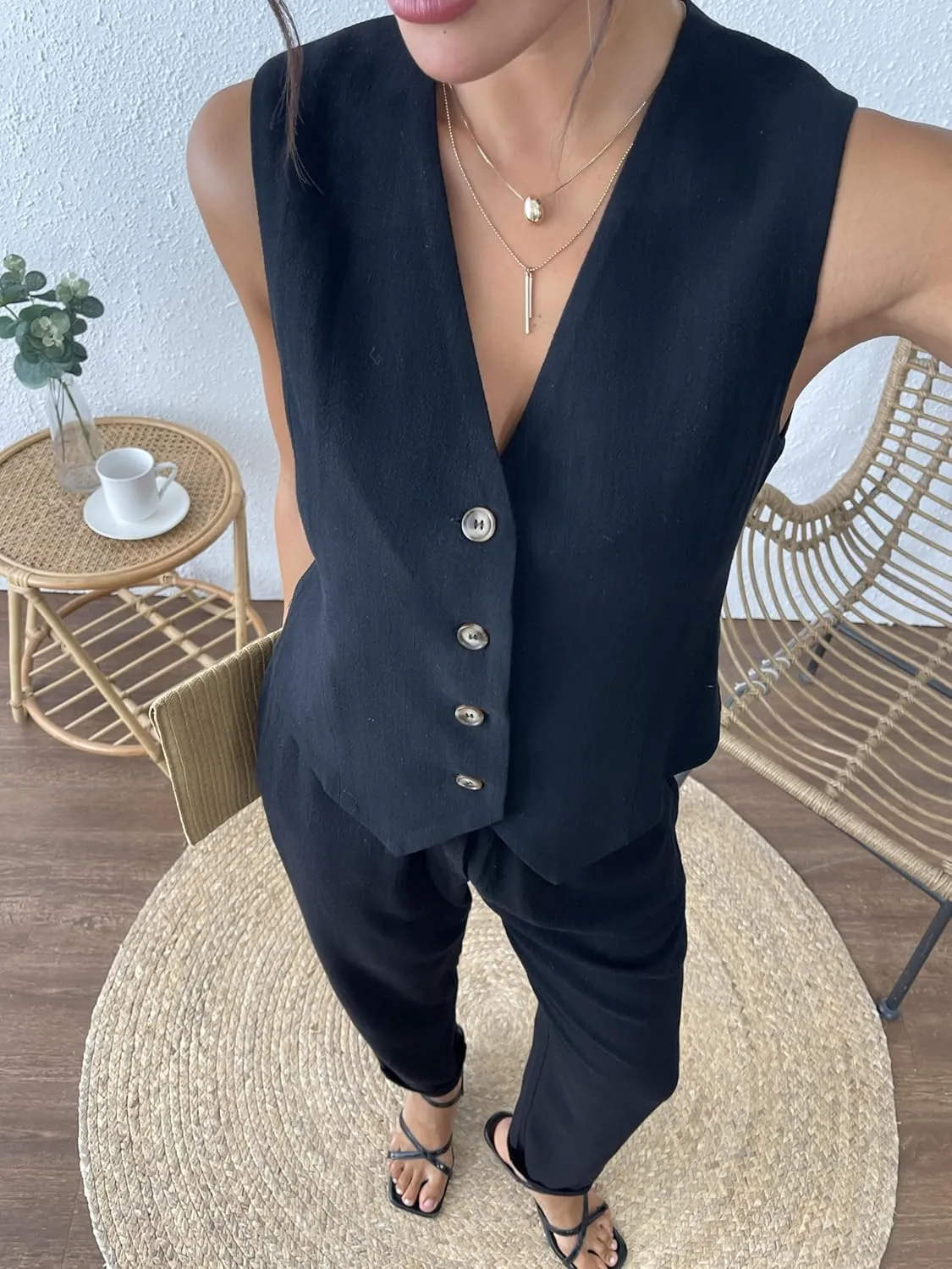 heipeiwa Women's Cotton Linen Vest Button Down Sleeveless V Neck Tank Tops Waistcoat Jacket